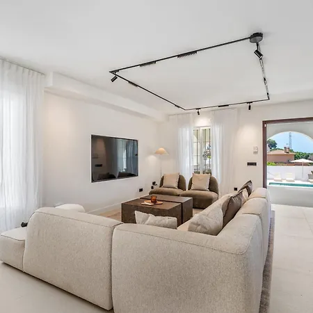 5-bedroom Private Pool