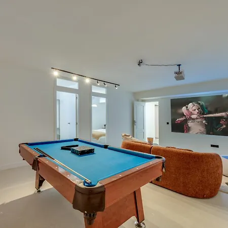 5-bedroom Private Pool *